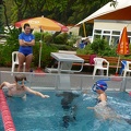 Merlin Leuthardt beim Teamschwimmen mit Celine Kirchner